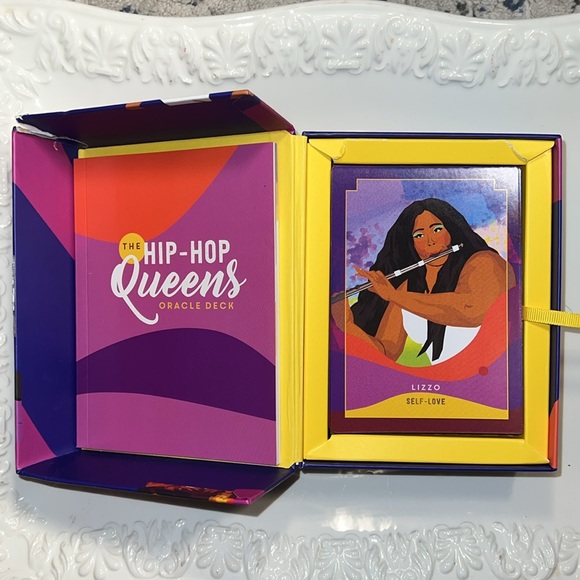 Rare Edition:  The Hip-Hop Queens Oracle Deck and Guidebook - Picture 5 of 8